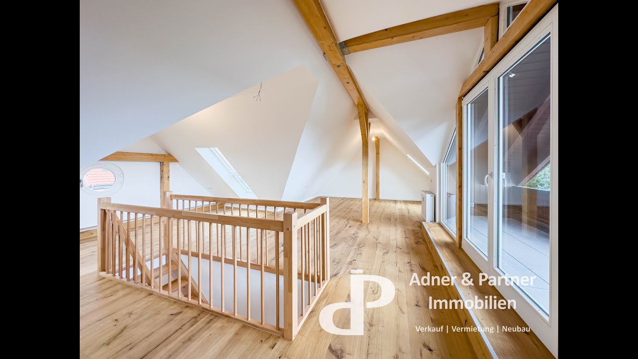 **SANIERTE MAISONETTE MIT LICHTDURCHFLUTETER GALERIE UND LOGGIA**