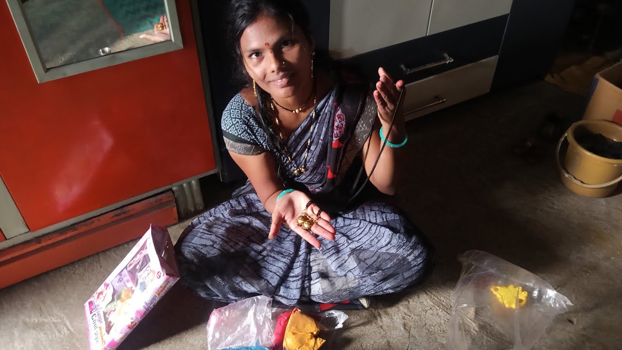 निकिताने मला कुंतीच्या वाणामध्ये  किती सुंदर सामान दिलं बघा 🪞💍💄🙏