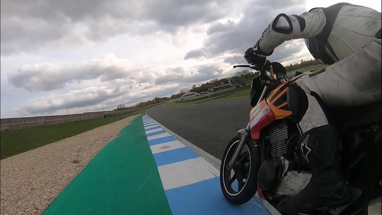 CB 500 vs KTM RC390 100% FIGHT - Circuit Carole