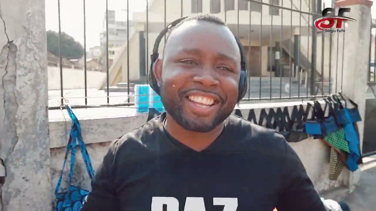 Sérgio Faife  - Nas ruas de Maputo (Moçambique) cantando Felipe Duram - Viva a vida