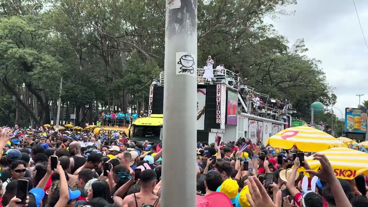 Léo Santana - se eu tiver solteiro não vou perdoar ninguém no carnaval de  2026 Sp - trio demolidor 