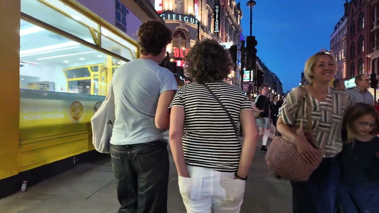 🔥 Welcome to Soho after dark — London’s most electric nightlife district