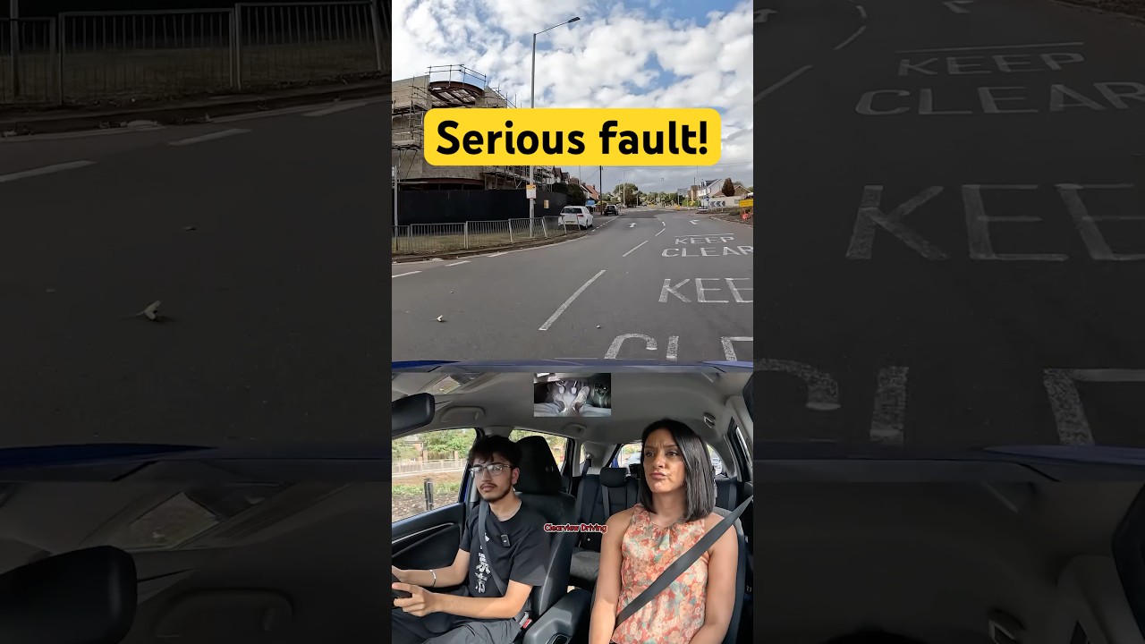 Spot the fault 🔍 ❌ #driving #car #london #test #roundabout #fail #learn #howto #road #fyp