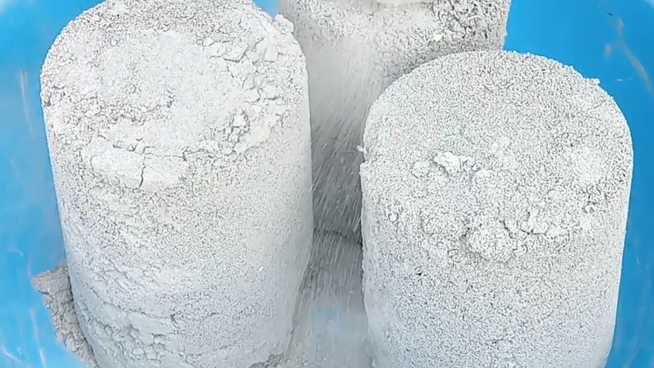 ASMR very soft sand and pure cement dirmix dipping crumble in lots of water 💦💦💦💦🤤