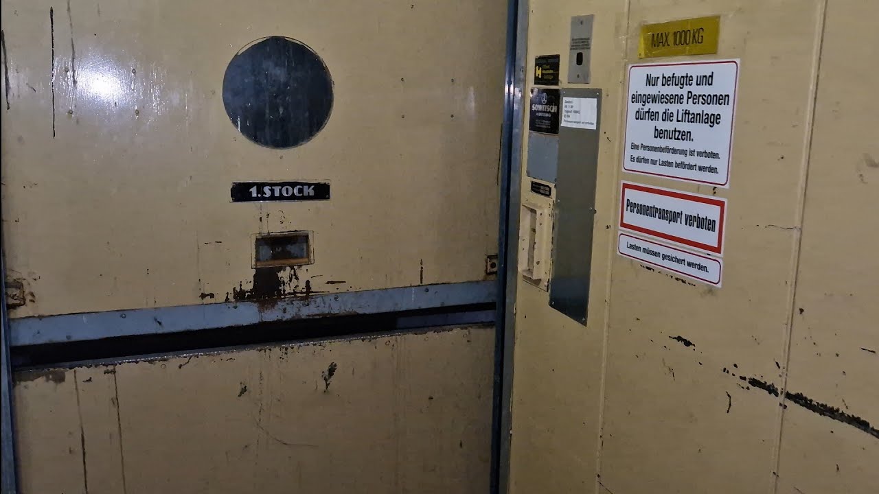 Sehr alter Sowitsch Aufzug in einer stillgelegten Fabrik (Old Sowitsch lift in a abandoned factory)