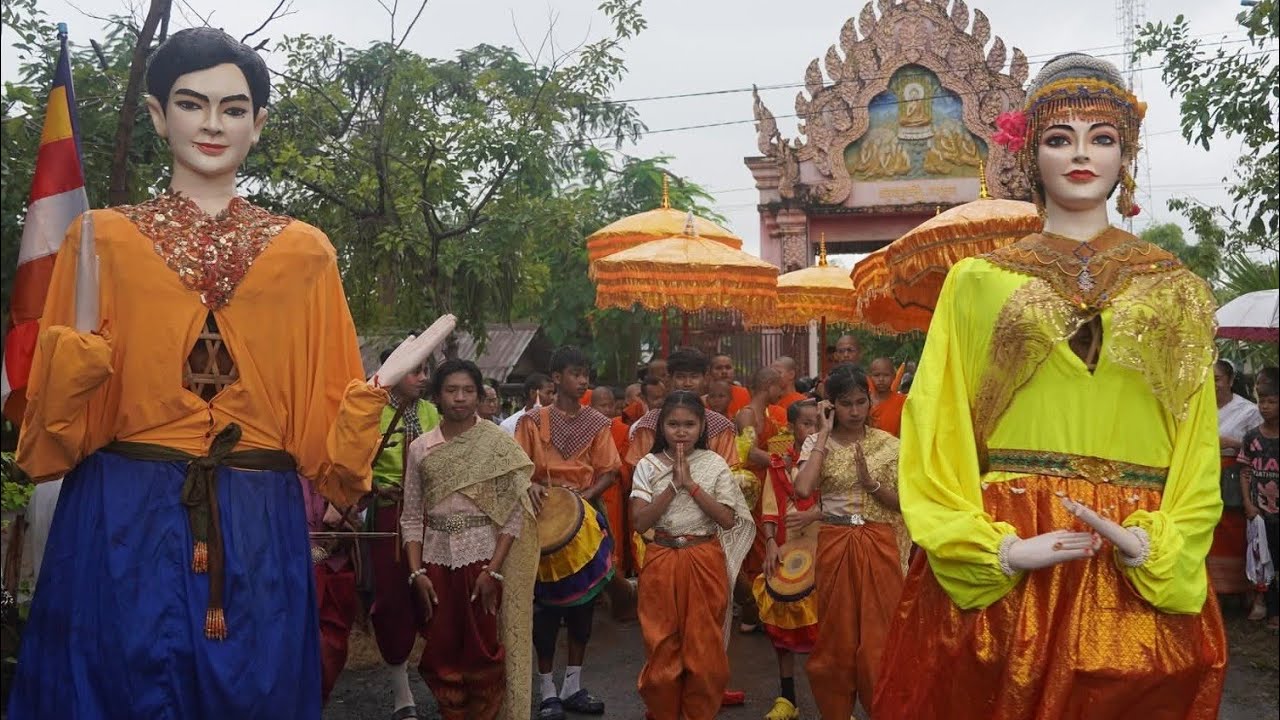 ព្រះសង្ឃ​វត្ត​មង្គល​វ័ន​ជ្រង​ដឹកនាំ​ពុទ្ធ​បរិស័ទ​ដង្ហែ​អង្គ​កឋិន​ទាន​សាមគ្គី​ទៅកាន់​វត្ត​តាប្រុក​