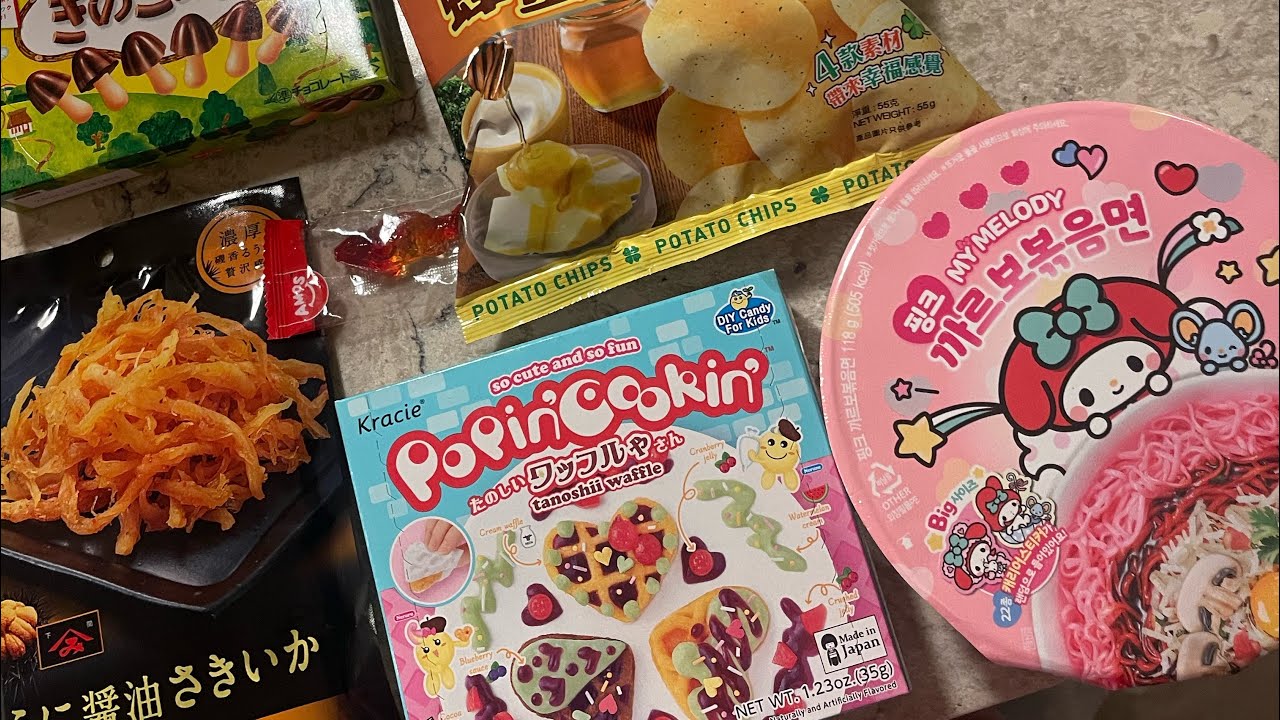 TRYING WEIRD ASIAN SNACKS ✨✨🍴