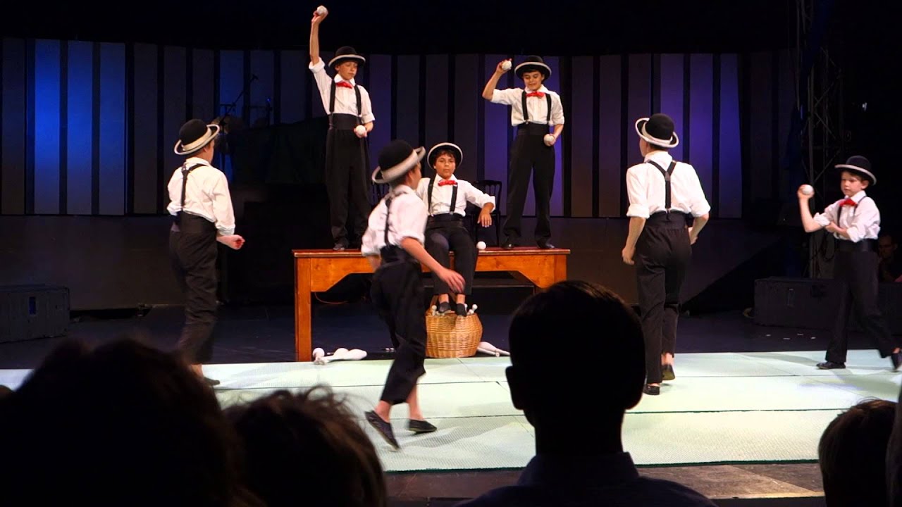 Kinderzirkus Robinson, Dernière 2014, Jonglage