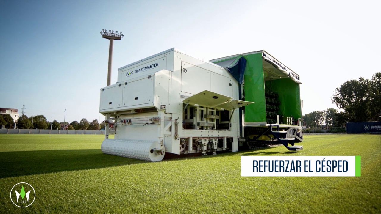 Instalaci&oacute;n de c&eacute;sped hibrido cosido GrassMaster despu&eacute;s de la siembra