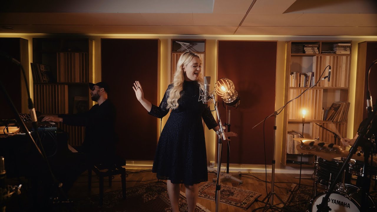 Cashmere - A Tribute To Adele