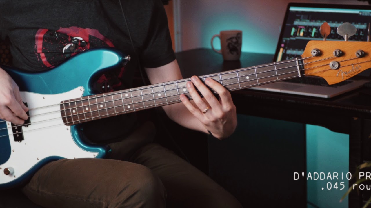 roundwounds vs flatwounds - Fender Precision Bass