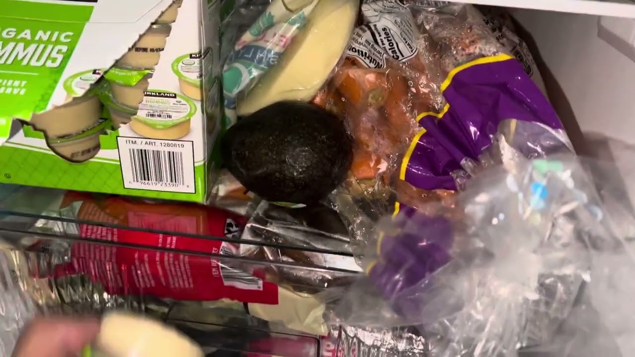What's Cooking' in the Rig? - A Peek Inside a Semi Truck Fridge 🚚🍔