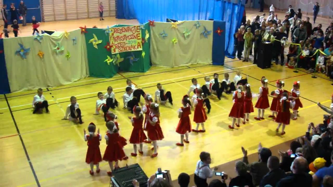 Starszaki tanczą Kalinkę