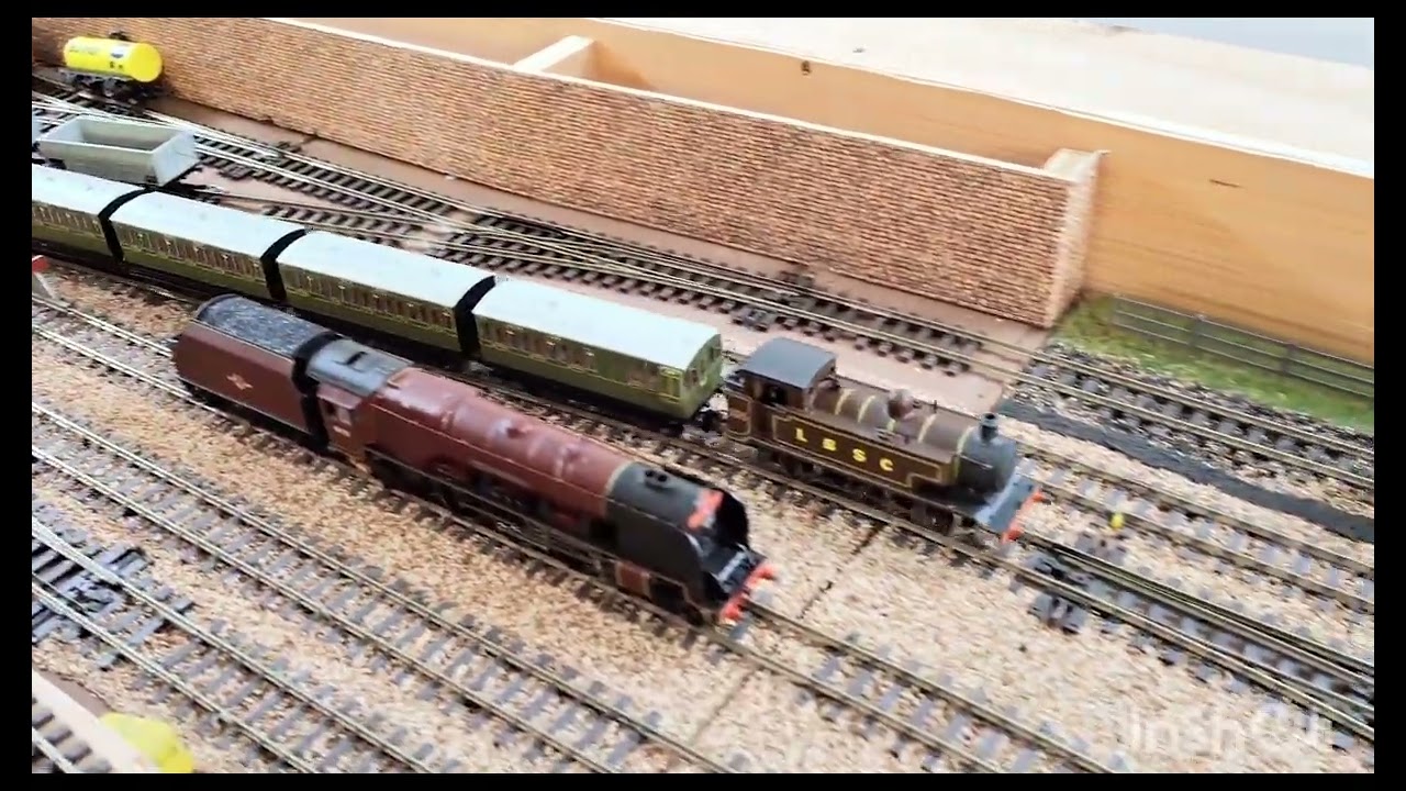 Hornby TT 120 New SR 4 wheeled coaches.