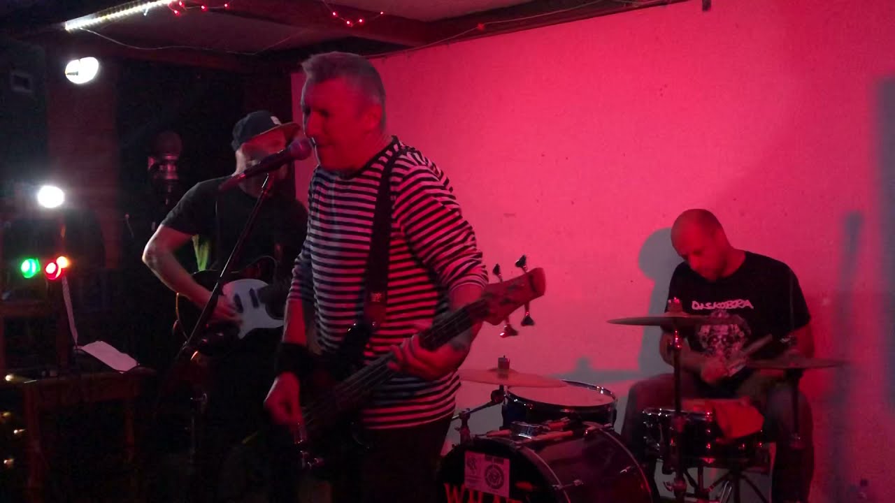 Barangó és a Lajosok - Nem is bánom + Kézigránát kell