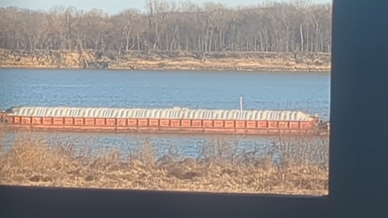 Barge at Hamletsburg, IL Pt. 154