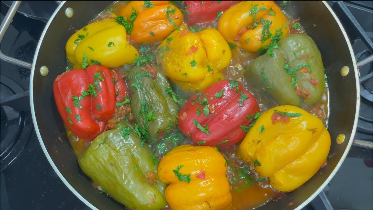 Piment&atilde;o Recheado: Receita Colorida e Saborosa para o Almo&ccedil;o ou Jantar 🫑🍅