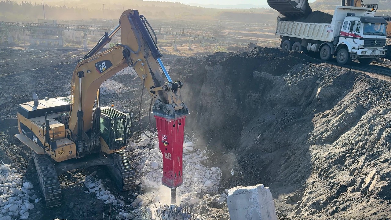 Cat 365C Excavator Working With Brand New 7 Ton Hydraulic Hammer - Labrianidis Demolitions 4k