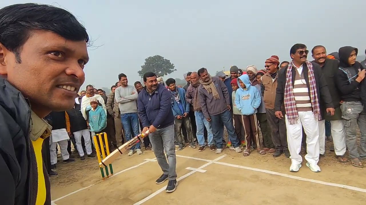 यह मैच सकरदहा में खेला जा रहा है इस क्रिकेट ओपनिंग के मुख्य अतिथि विधायक बाबागंज विनोद कुमार सरोज 