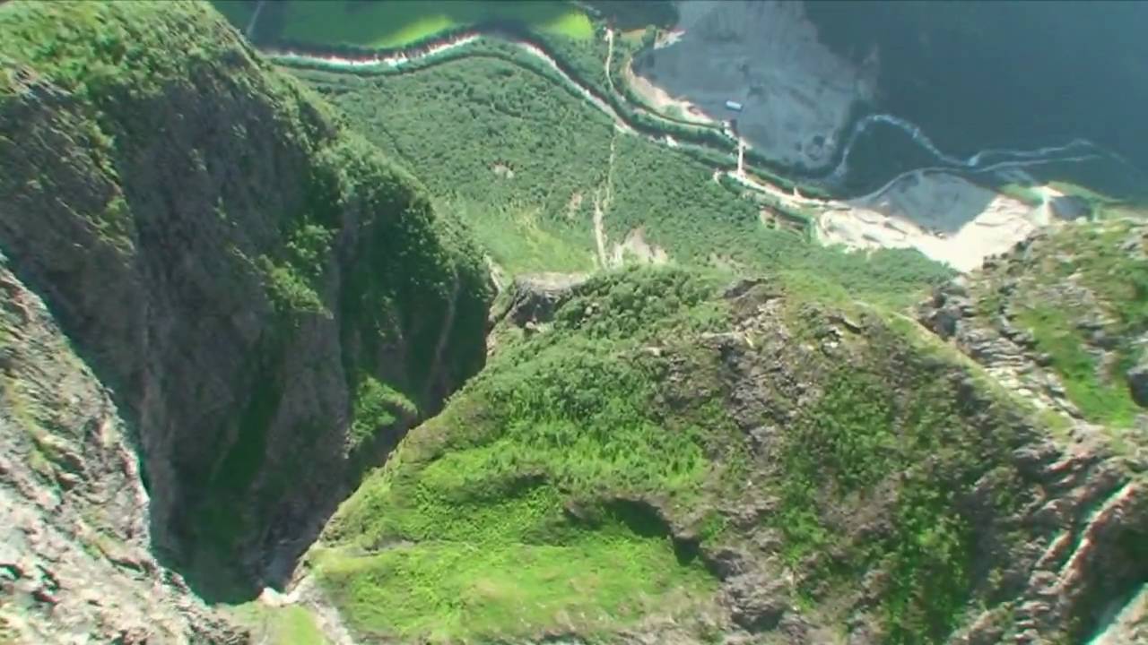 Haarstadnebba 2nd edition (base jumping)