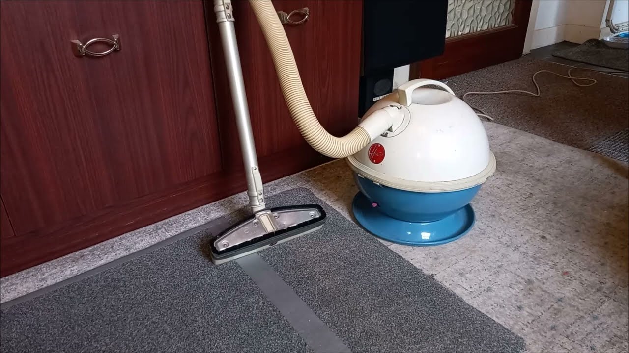 Vintage Vacuum Cleaner Deep Clean Test - 1973 Hoover Constellation 867A
