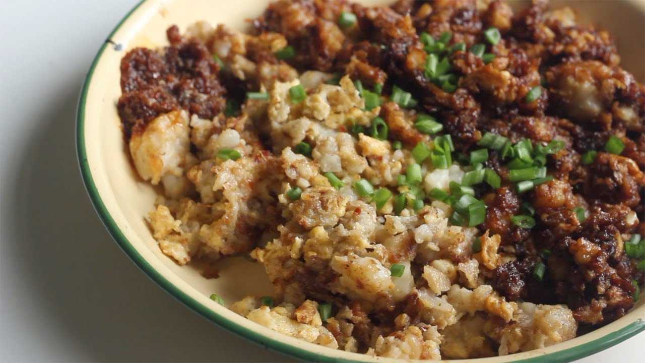 Fried Carrot Cake (Cai Tao Kueh) | A Singaporean Hawker Classic