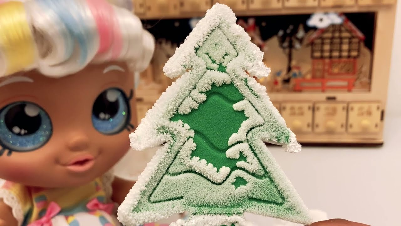 Christmas Holiday Fun and Surprise with Marshamallow: Day 6 Advent Calendar : A snowy christmas tree