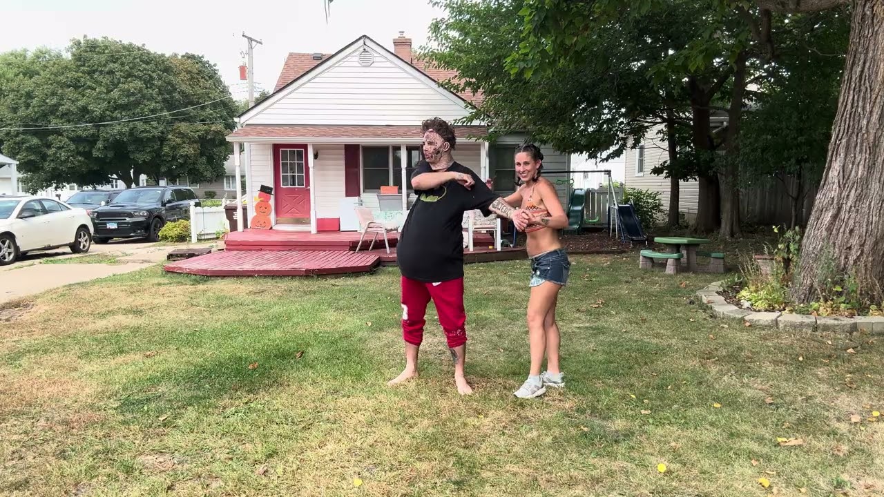 Кейт практикует подъем и переноску