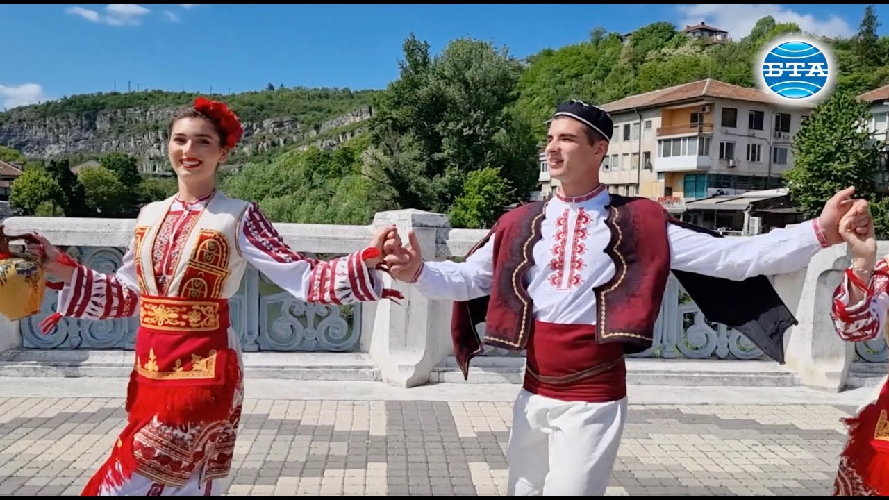 На Цветница в Ловеч по традиция бе изпълнен ритуалът „По вода“ и обявена тазгодишната „кумичка“