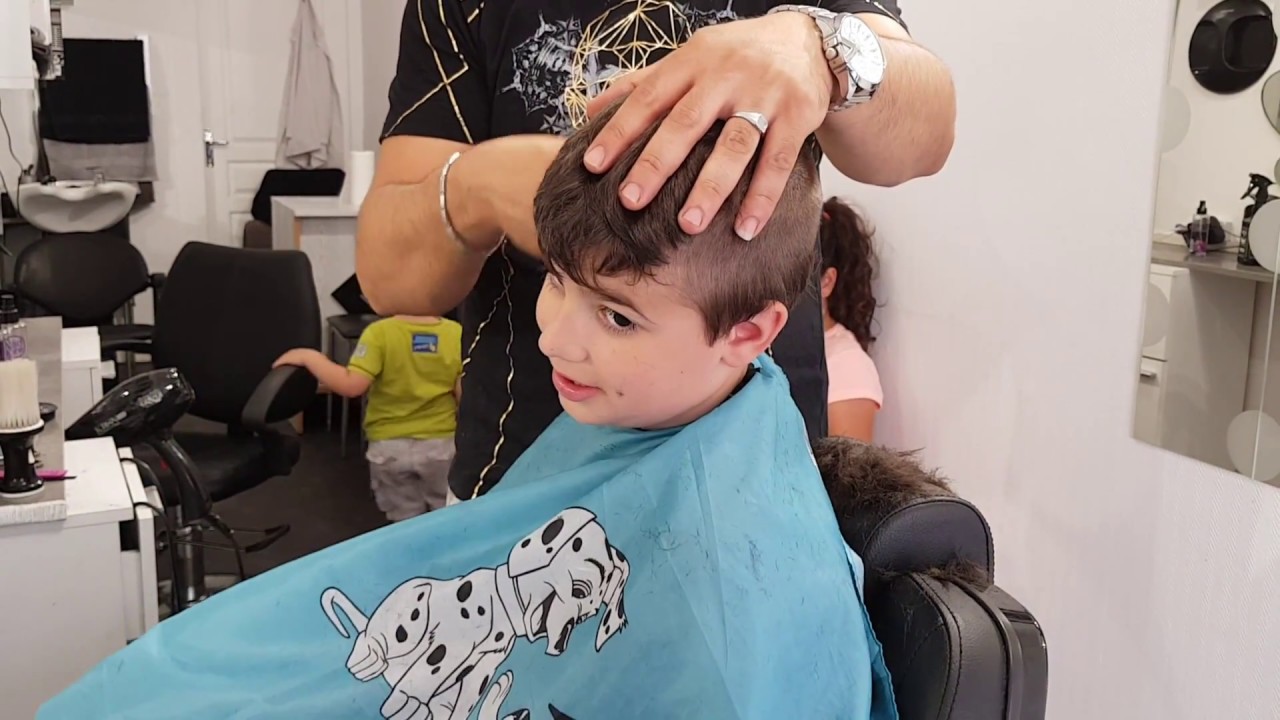 LES GARçONS CHEZ LE COIFFEUR