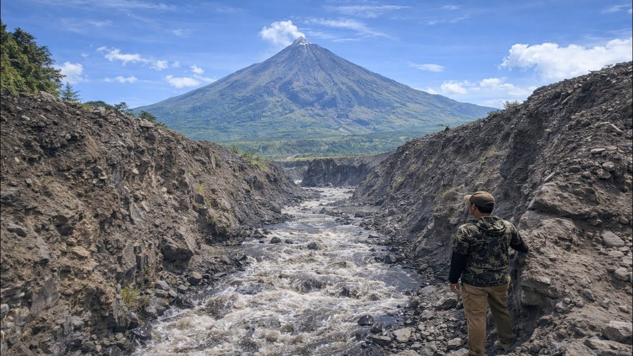 NGERI..! MENYUSURI JALUR LAHAR SEMERU NEMU BATU RAKSASA DAN HULU SUNGAI
