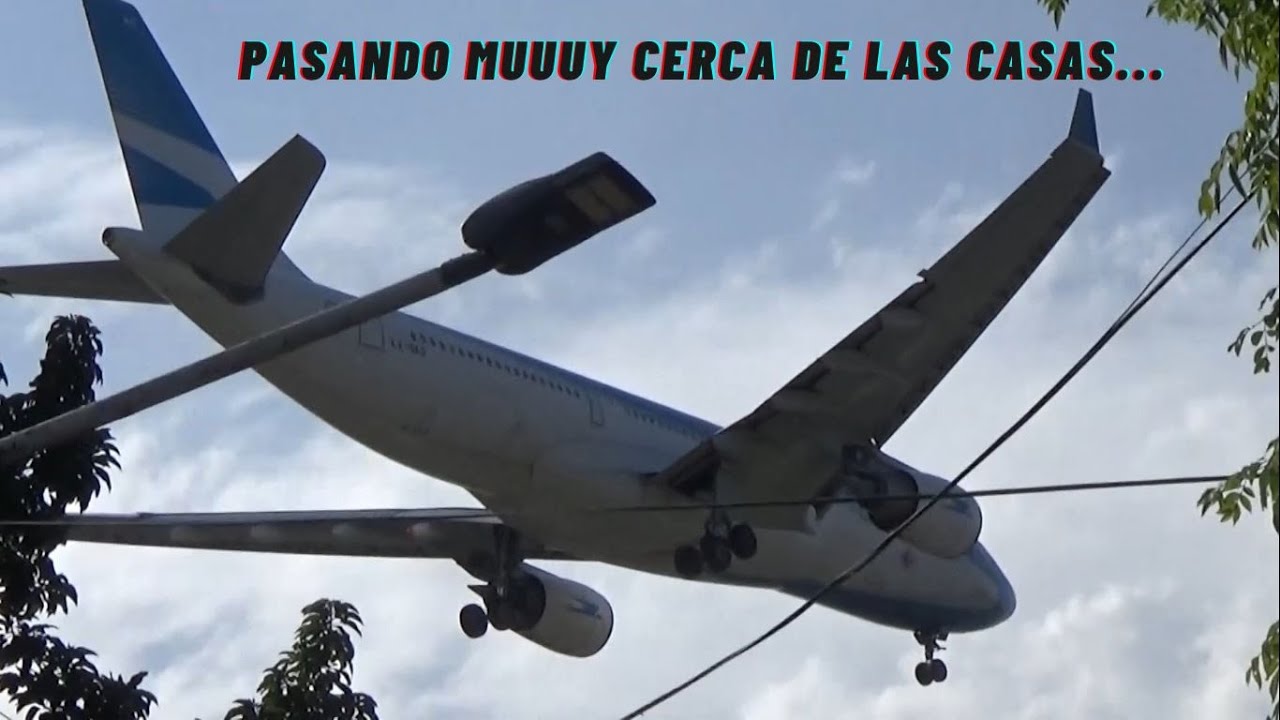 Así se ven los aviones que aterrizan en Ezeiza desde los barrios cercanos a la cabecera 35...