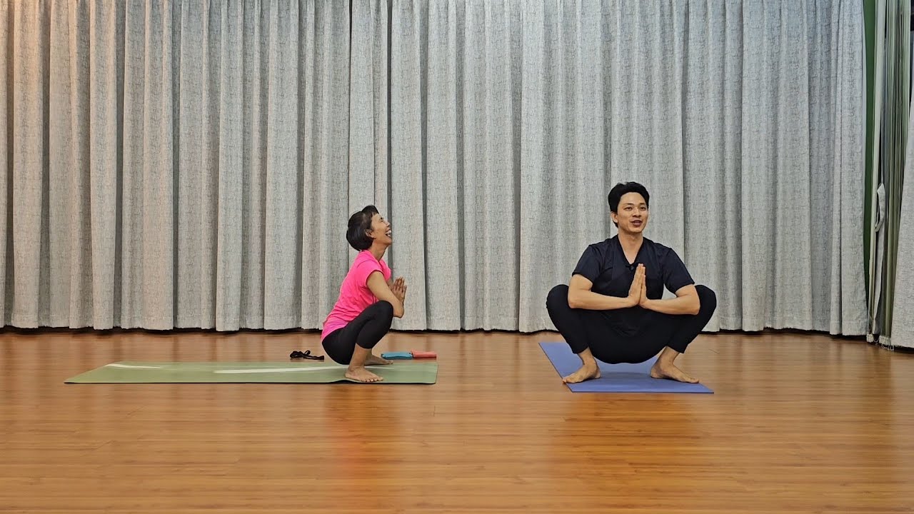 โยคะกับครูนัท : ขยับเพื่อปรับสมดุล