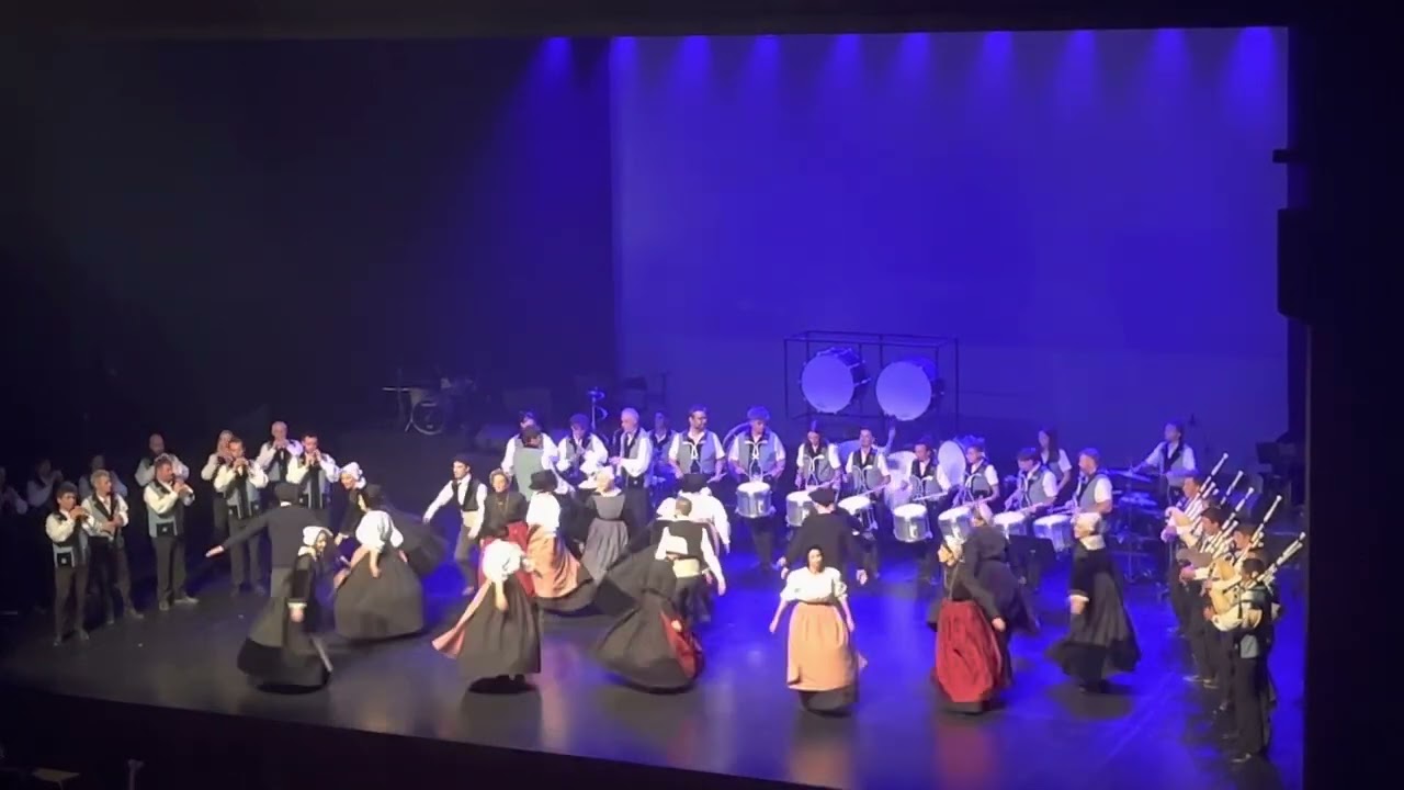 Festival d’Arvor 2022 - Bagad de Vannes et cercle celtique de Vannes sur scène le 12 août