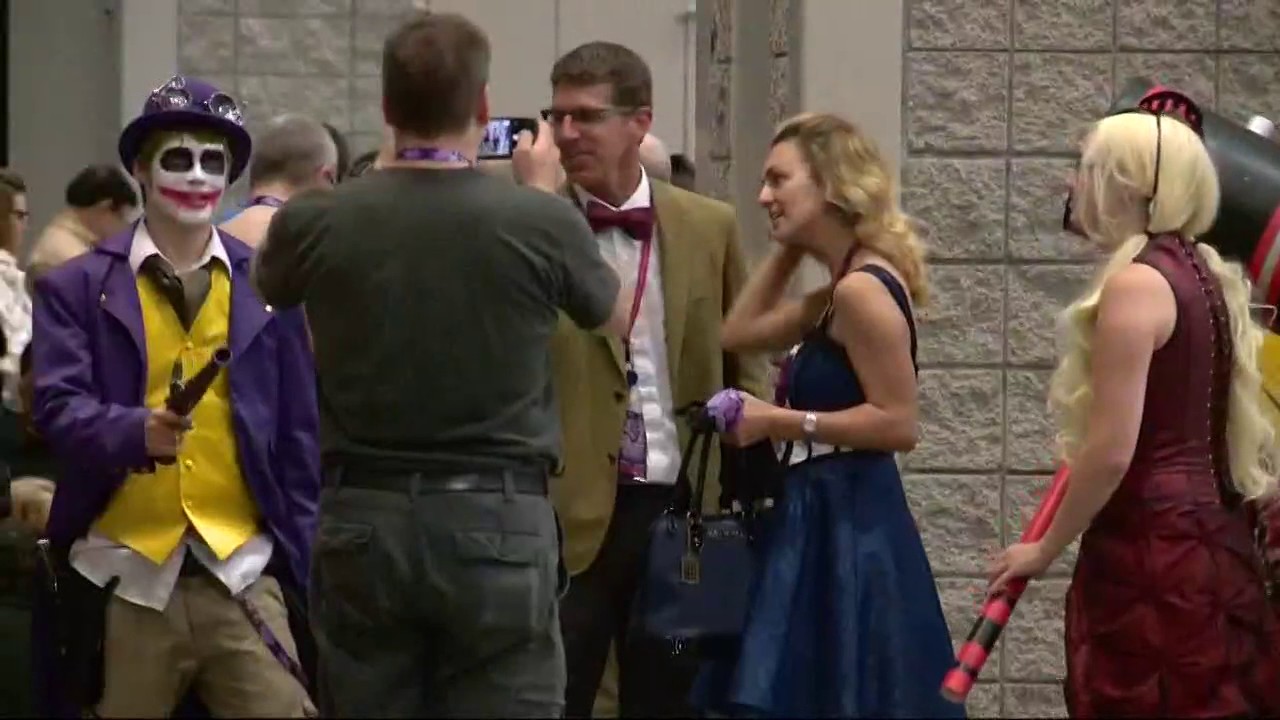 60,000  people attend AwesomeCon in DC