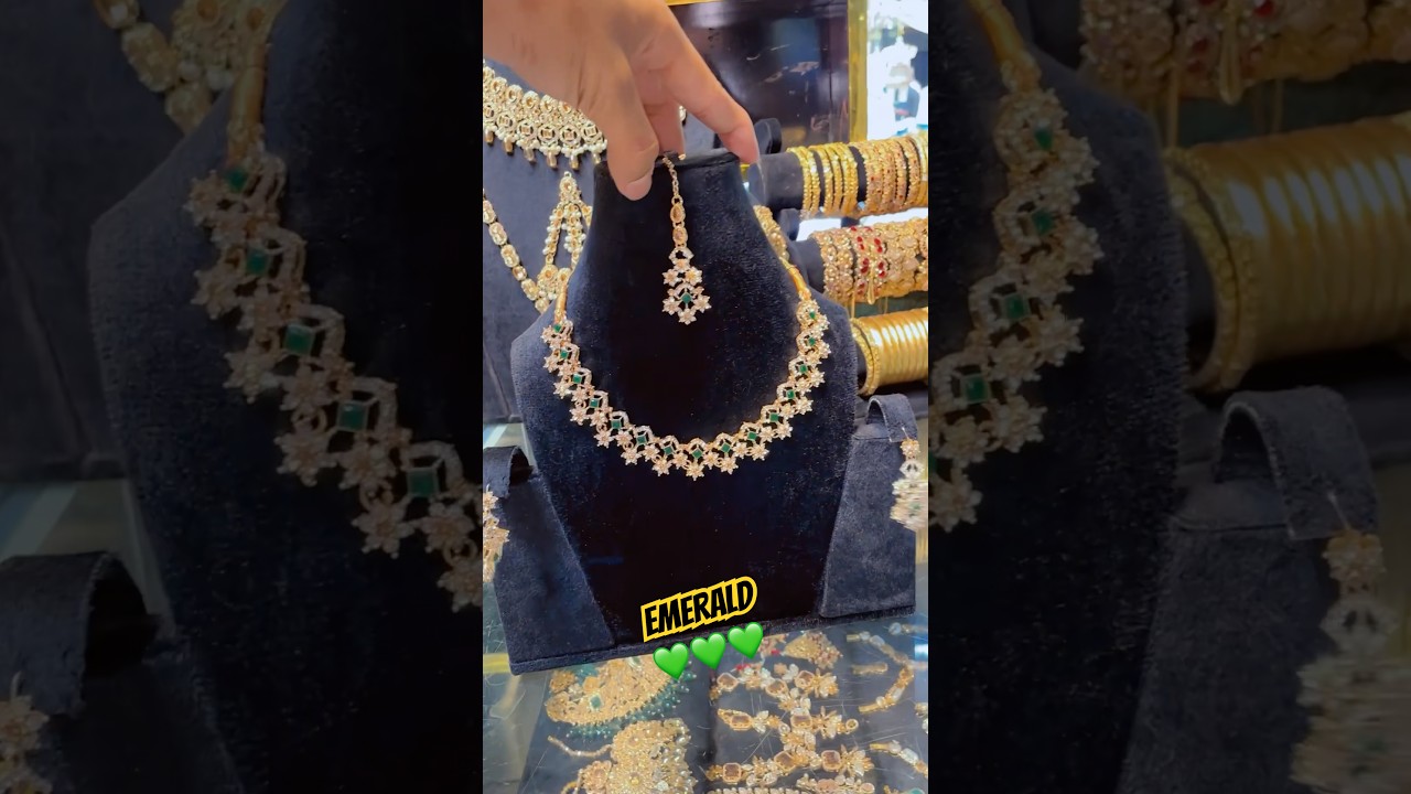 😍Unique emerald Green Party 🎉 necklace
