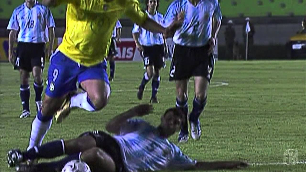 Ronaldo Hat Trick! - Brasil 3x1 Argentina - 2006 FIFA World Cup Qualifiers