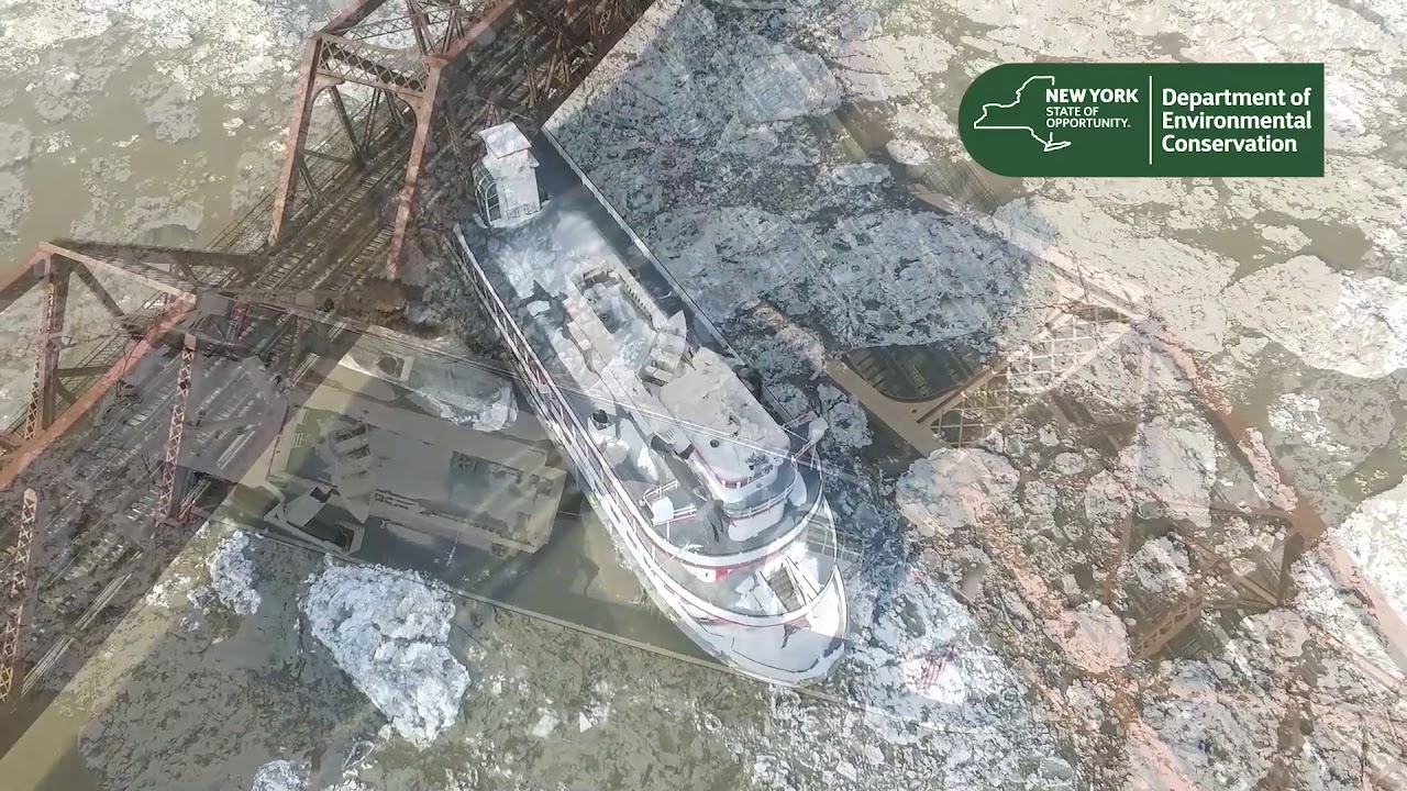 Video: Ships break free, float down icy Hudson River