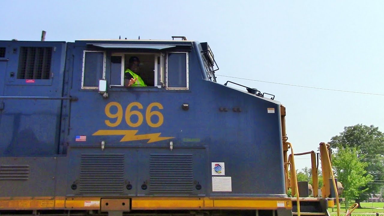CSXT S409-04 CSX ES44AH leading an CREX ES44AC with 189 cars Rolling at good speeds with 2 units