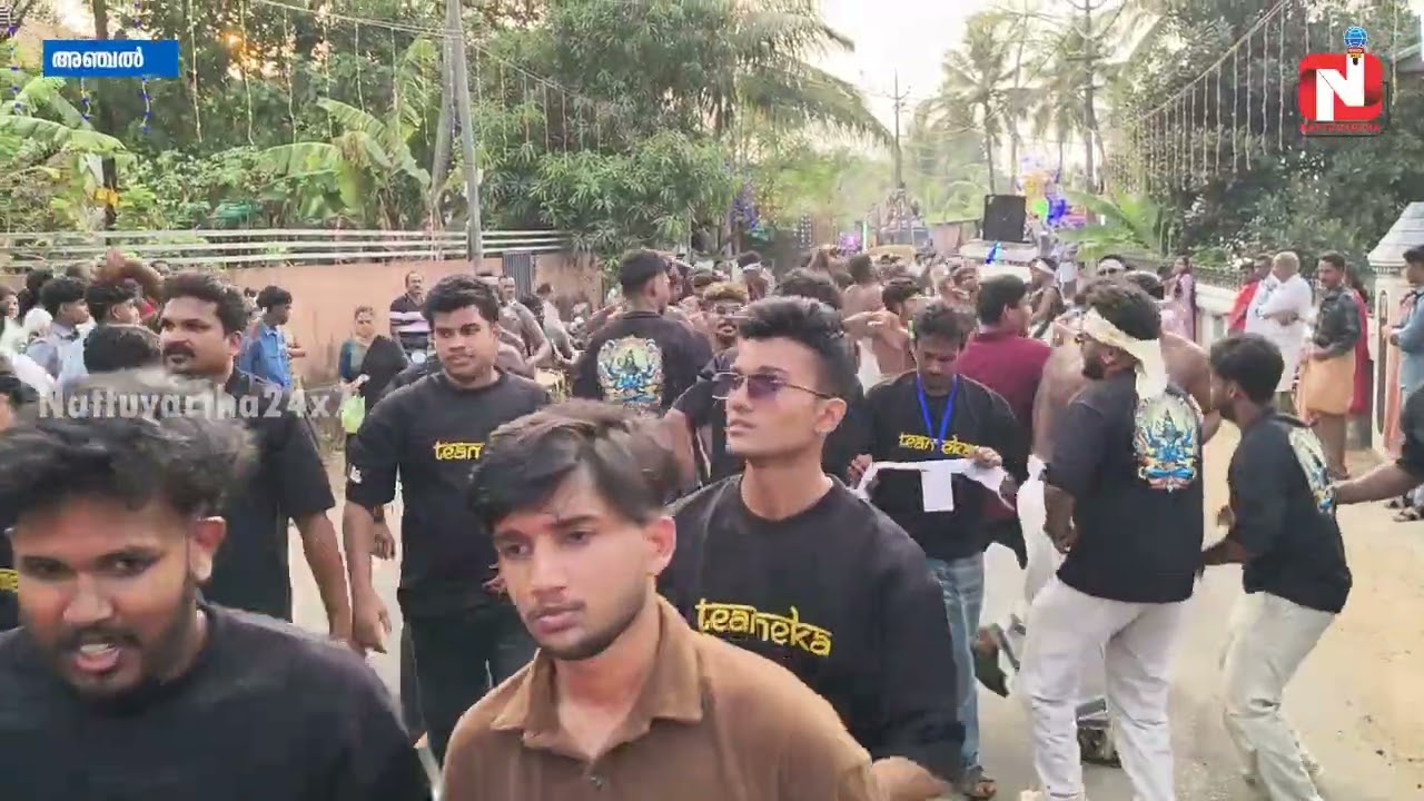 അഗസ്ത്യാക്കോട് ശ്രീമഹാദേവര്‍ ക്ഷേത്രത്തിലെ ഉത്സവ ഘോഷയാത്രയുടെ പ്രസക്ത ഭാഗങ്ങള്‍