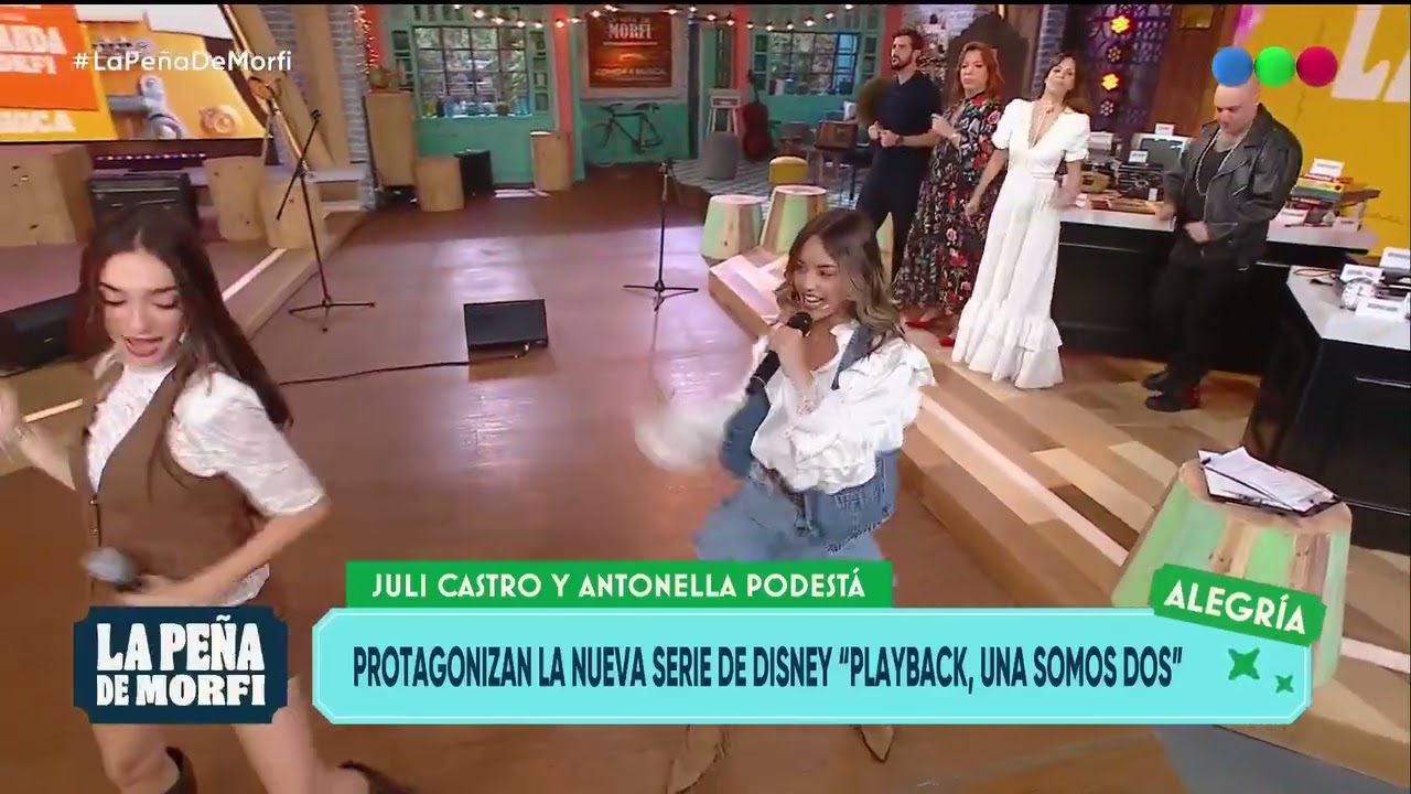 Antonella Podestá y Juli Castro interpretando 
