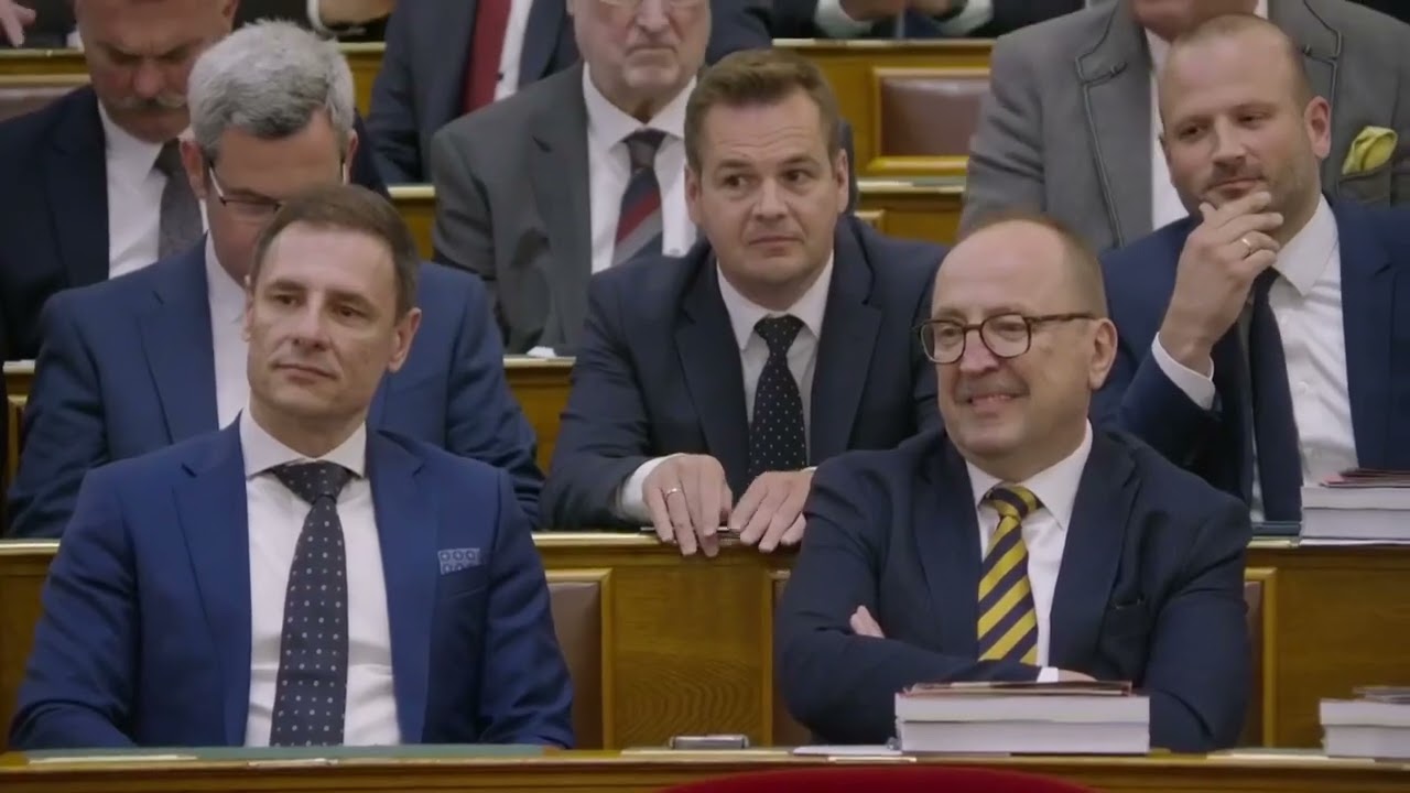 A s&uuml;k&ouml;sdi tambura zenekar előad&aacute;sa Nebl Zsolt vezet&eacute;s&eacute;vel az Orsz&aacute;ggyűl&eacute;s alakul&oacute; &uuml;l&eacute;s&eacute;n 2026.05.09