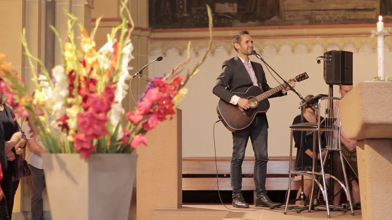 Menschenjunges Reinhard Mey | Taufe in Neunkirchen mit Livemusik | Sänger zur Taufe buchen Saarland
