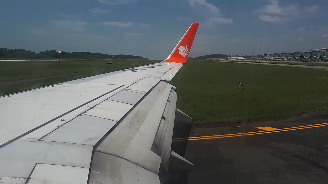 Take Off LION AIR dari Bandara Sepinggan Balikpapan