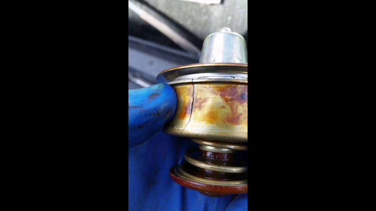 how to replace a thermostat on a 2007 International DT466