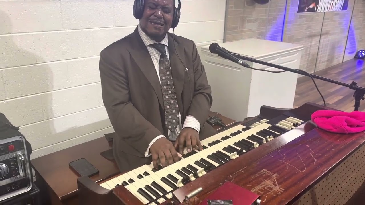 Paul Barrett Jr flowing on the organ
