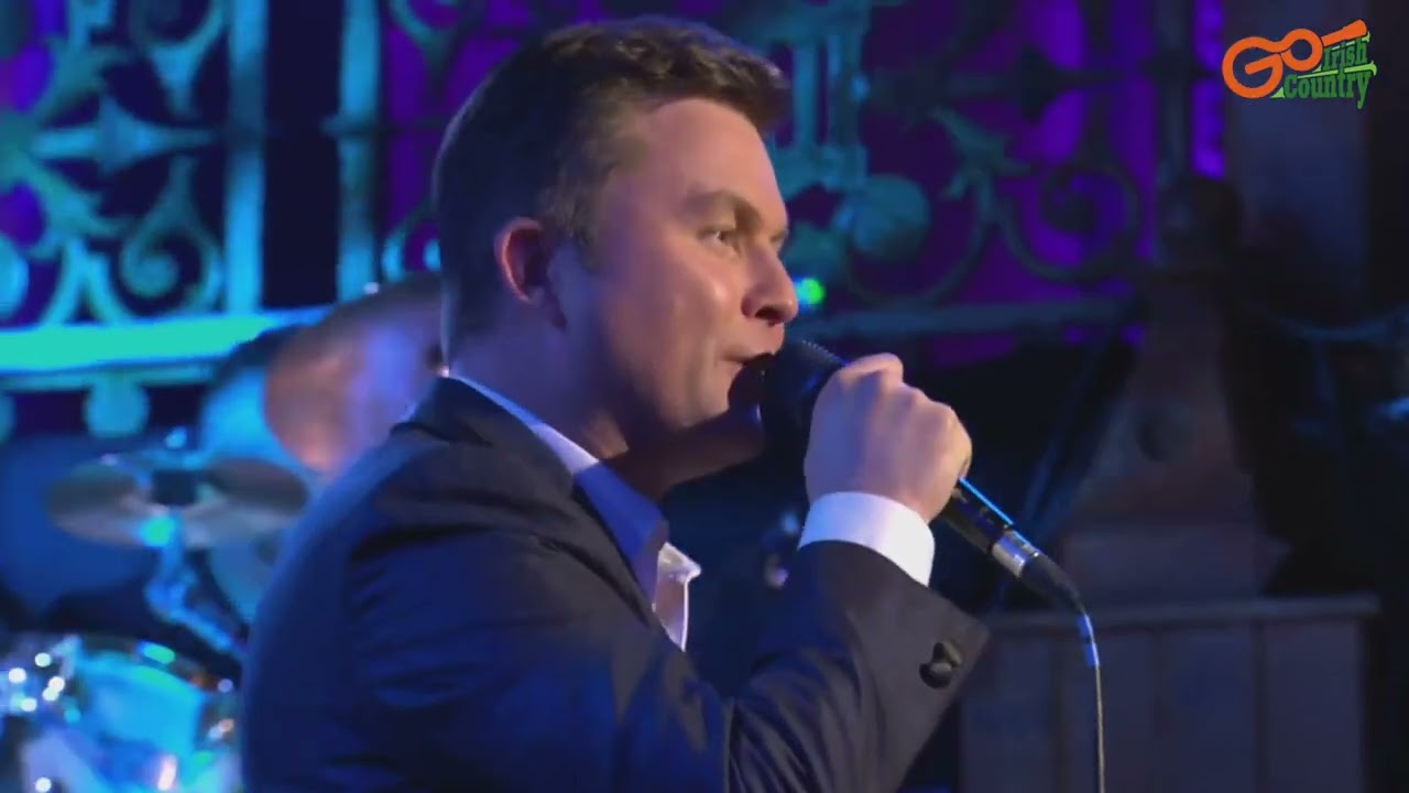 Michael English sings Ten Guitars