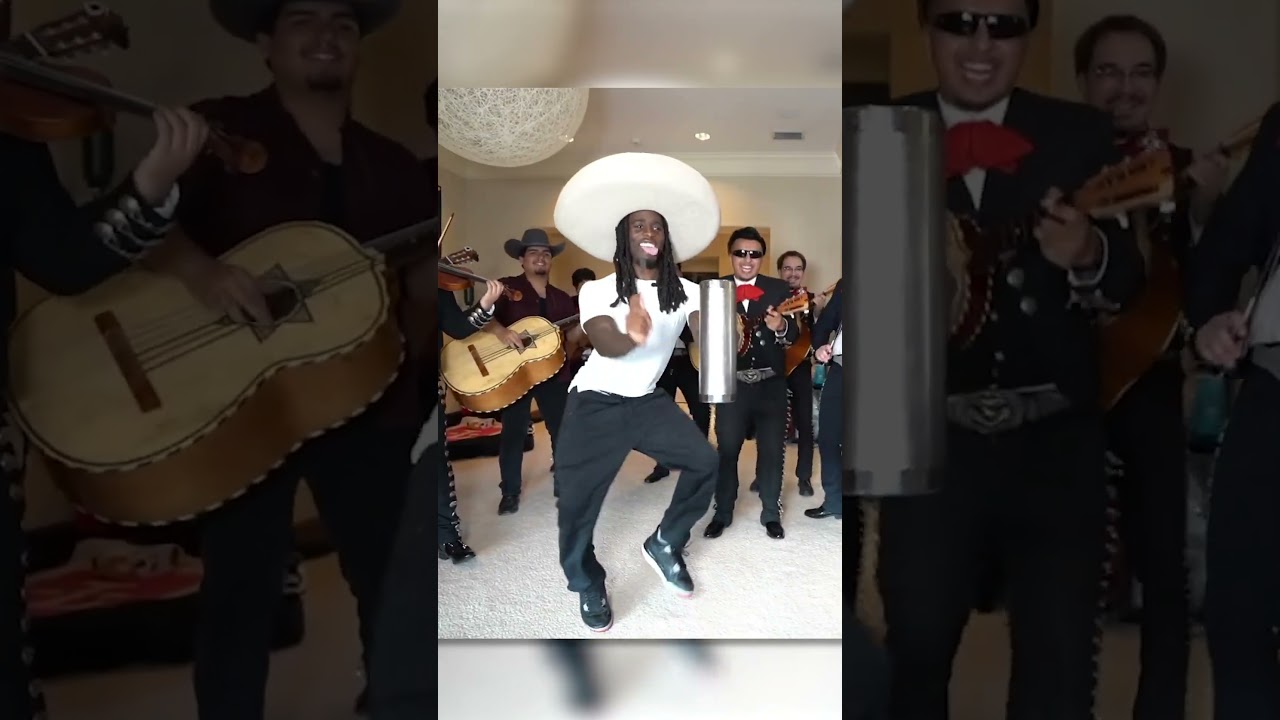 Kai Cenat Performs With His Band😂