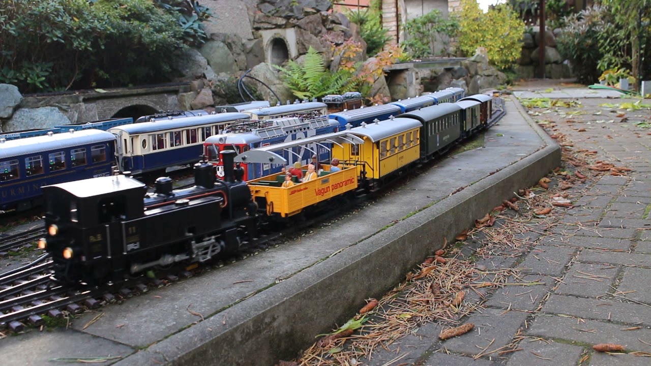 Rhododendronbahn 2021 - Kleine Herbstrunde auf meiner RhB-Gartenbahn.