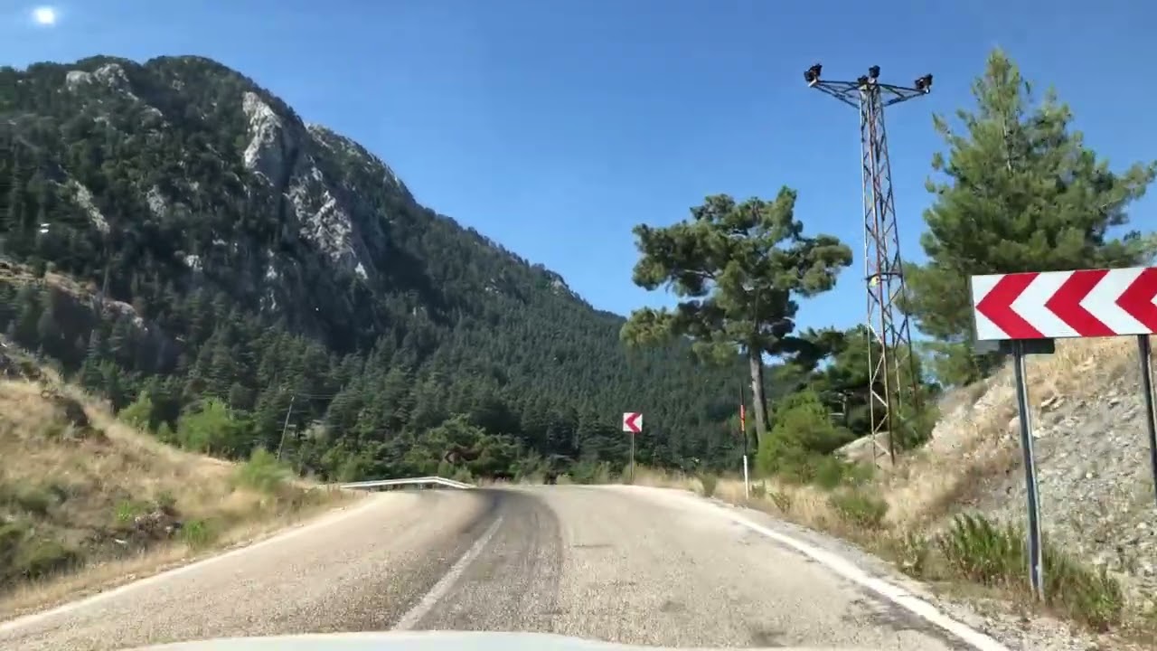 Panoramik manzaralarıyla ANTALYA KONYAALTI ÜÇOLUK yolu / sessiz yol manzarası